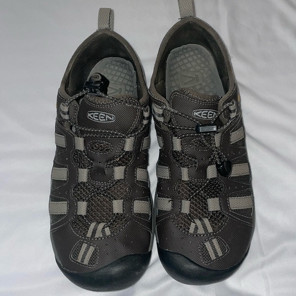 Keen women’s shoes, size 10 - Picture 1 of 12